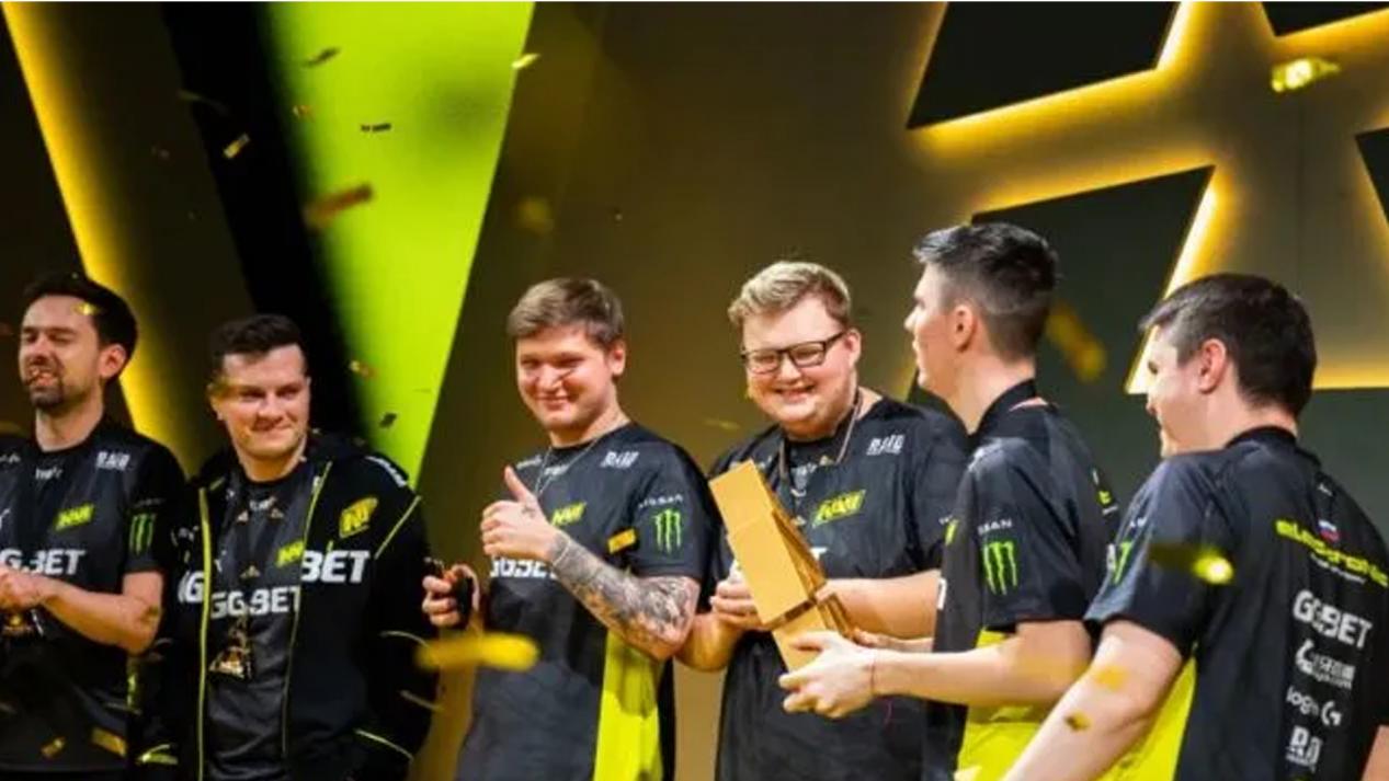 励着许多正 励着许多正