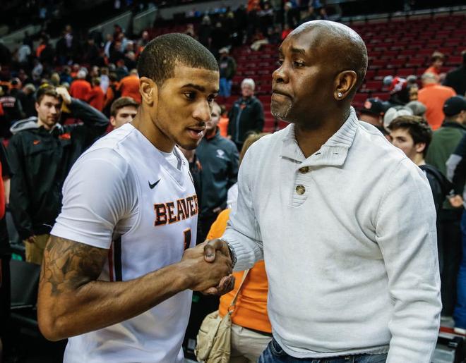 更是凤毛麟 更是凤毛麟