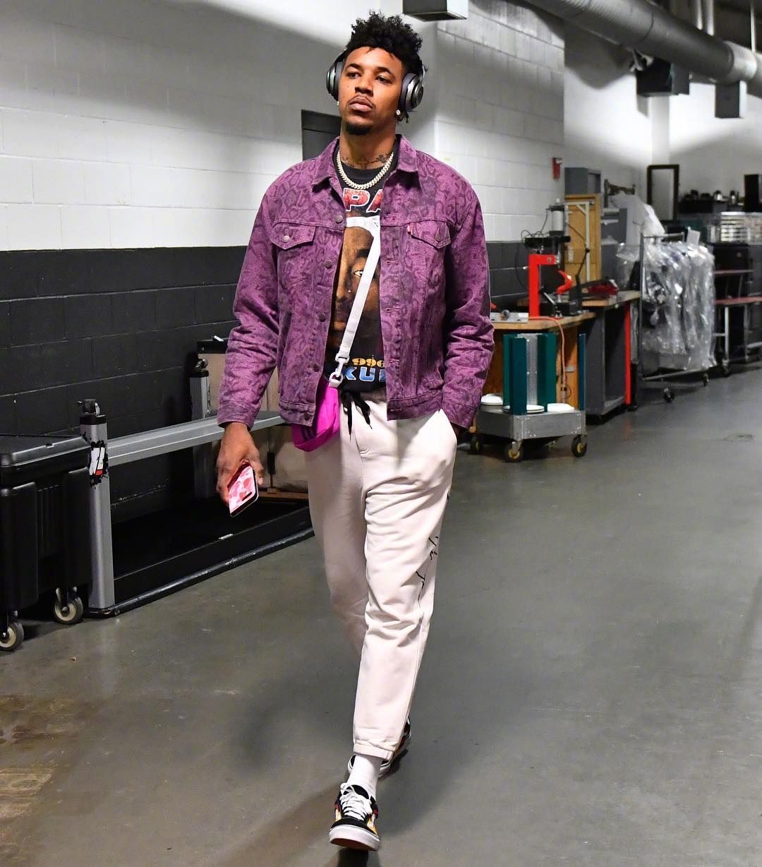 它既是亮相 它既是亮相